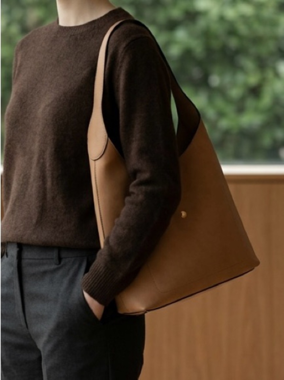 Classic Tan Shoulder Tote Bag - Sleek Everyday Carry